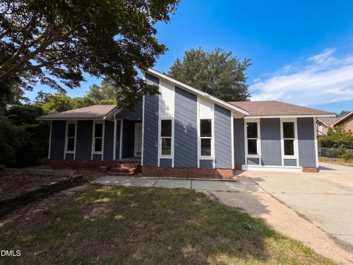 909 Axis Cir, Hope Mills, NC, 28348-9605 | Card Image