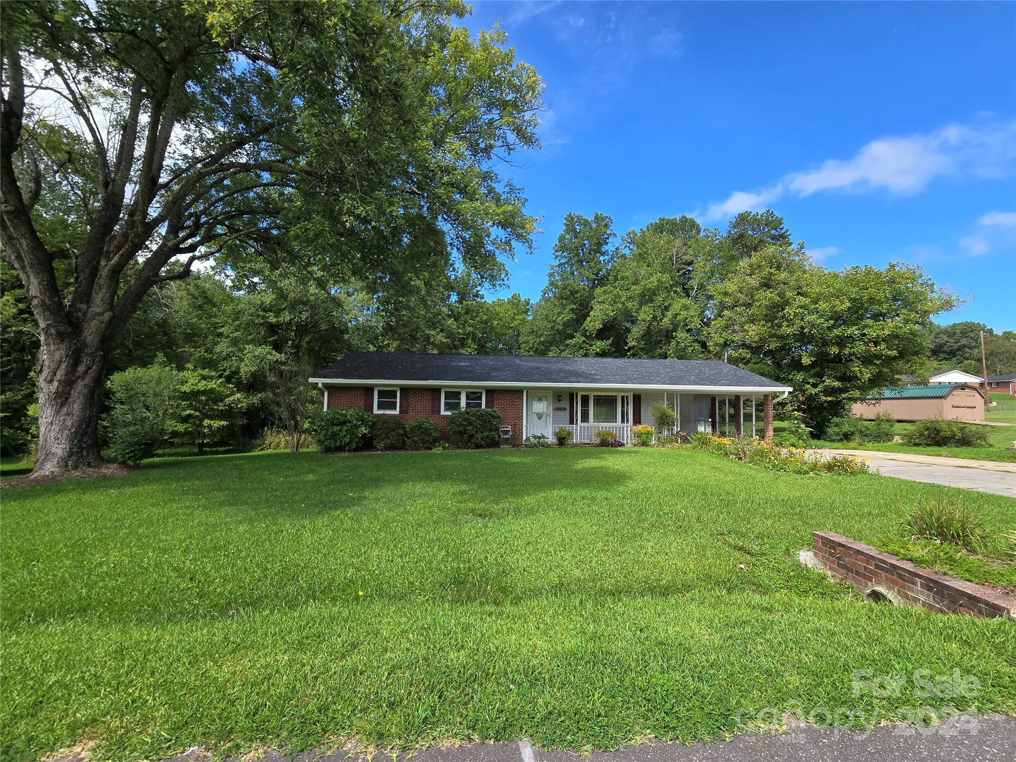 Eastway St, Morganton, NC 28655