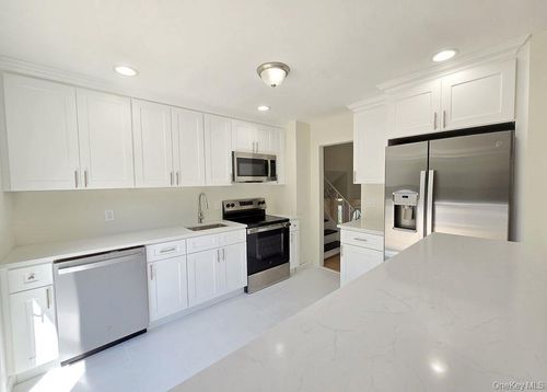 76 Skylark Dr, Holtsville, NY, 11742-2219 | Card Image