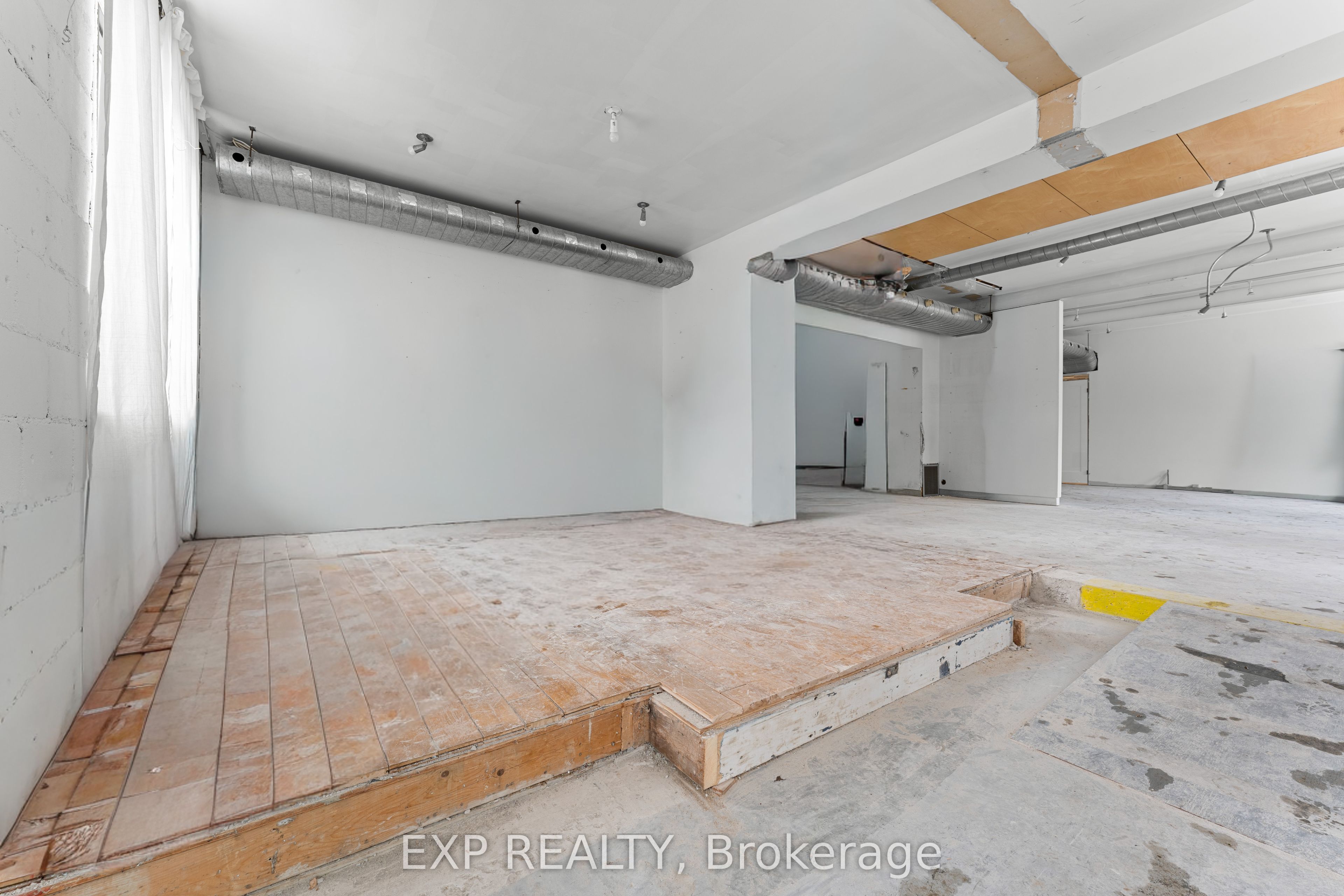 Commercial Lease in Toronto E01 3