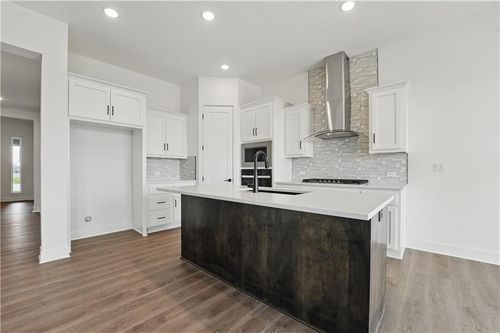 1705 Nw 104th Ter, Kansas City, MO, 64155-7724 | Card Image