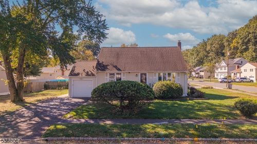 121 Edgewood Ave, Springfield, NJ, 07081-3202 | Card Image