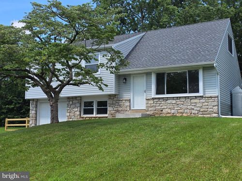 127 Hampshire Dr, CHALFONT, PA, 18914-2337 | Card Image