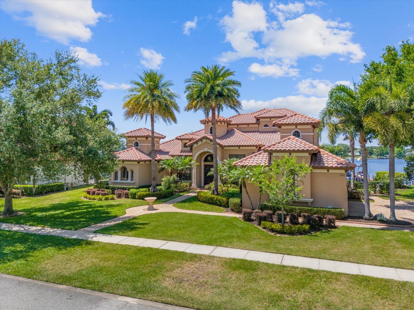 Lake Roberts Ct, Windermere, FL 34786