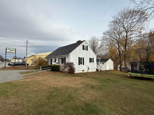 577 Maine Avenue, Farmingdale, ME, 04344 | Card Image