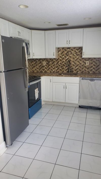 303 Flanders G, Condo with 2 bedrooms, 2 bathrooms and null parking in Delray Beach FL | Image 2