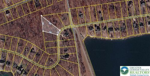 b-32 Lake Valley Dr, Hazleton, PA, 18202 | Card Image