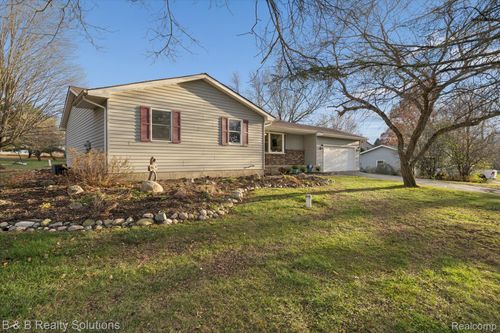 1357 Bloomingfield Dr, Lapeer, MI, 48446-9424 | Card Image