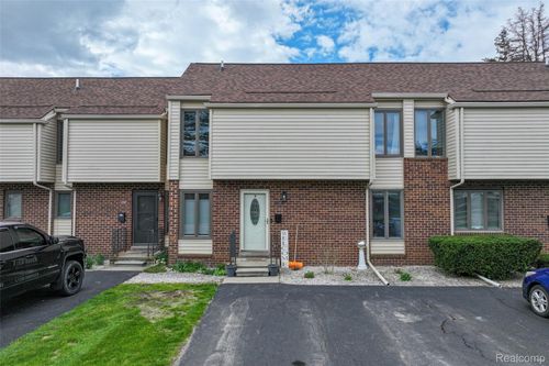 2201 Village West Dr S, Lapeer, MI, 48446-1630 | Card Image