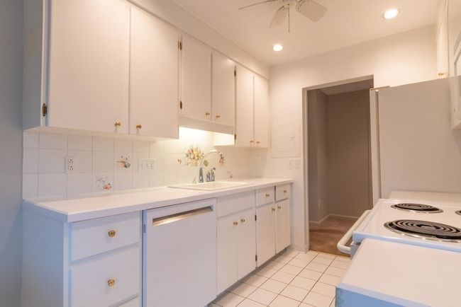 APT-230 - 1206 Greendale Ave, Condo with 2 bedrooms, 2 bathrooms and 1 parking in Needham MA | Image 6