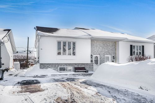 443 Christine St, Hawkesbury, ON, K6A3P7 | Card Image