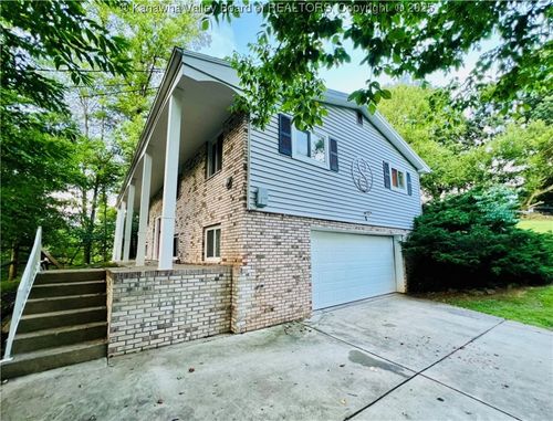 6 Poplar Dr, Vienna, WV, 26105-3316 | Card Image