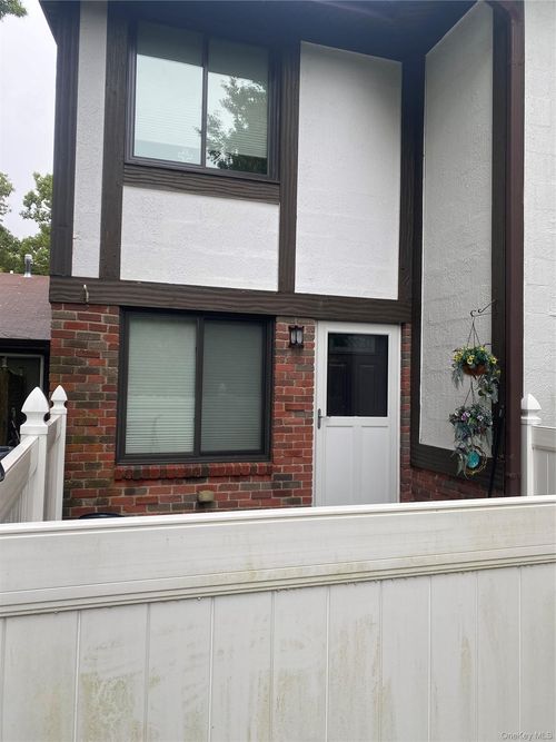 460 Daryl Dr, Medford, NY, 11763-1228 | Card Image