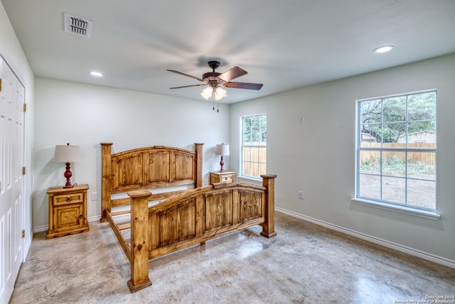 703 W Cargile St, House other with 3 bedrooms, 2 bathrooms and null parking in Uvalde TX | Image 11