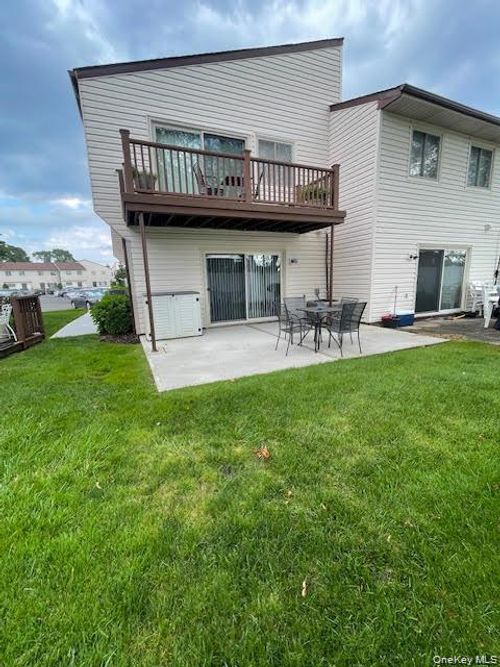 33-650 Newbridge Rd, East Meadow, NY, 11554-5238 | Card Image
