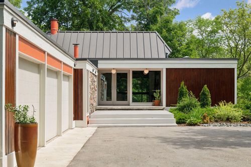 5 S Brown Rd, Orono, MN, 55356-9133 | Card Image