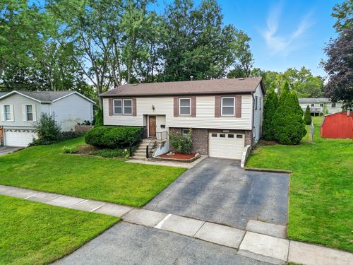 8224 Lindenwood Ln, Woodridge, IL, 60517-4105 | Card Image