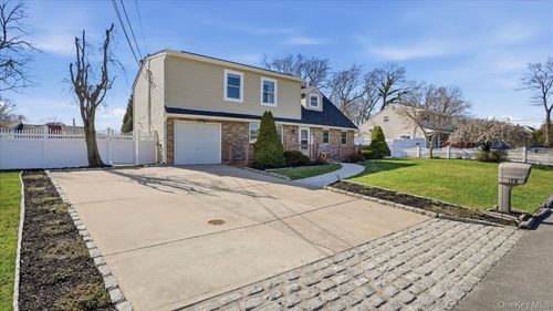 178 Geery Ave, Holbrook, NY, 11741-1126 | Card Image