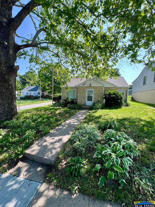 2631 N 69th St, Omaha, NE, 68104-3805 | Card Image