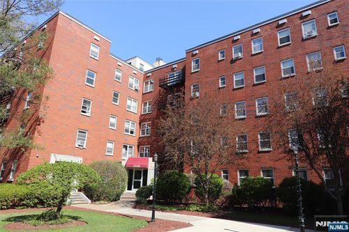 2330 Linwood Ave, Fort Lee, NJ, 07024-3862 | Card Image