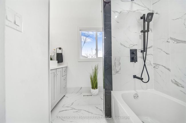 146 Baronwood Crt, Condo with 4 bedrooms, 2 bathrooms and 1 parking in Brampton ON | Image 22