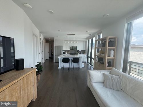 apt-303-1999 9 1/2 St Nw, WASHINGTON, DC, 20001-5886 | Card Image