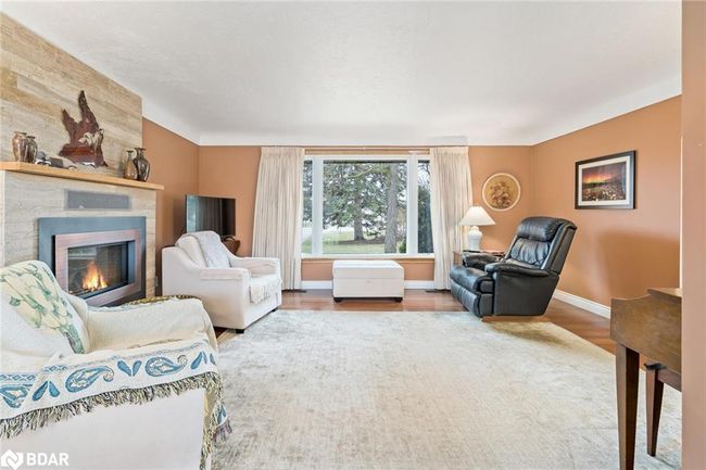 11317 Regional Rd 25, House other with 3 bedrooms, 1 bathrooms and 8 parking in Halton Hills ON | Image 12