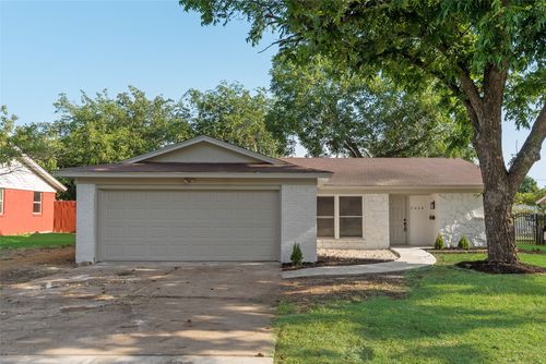 2409 Catalo Ln, Arlington, TX, 76010-8103 | Card Image