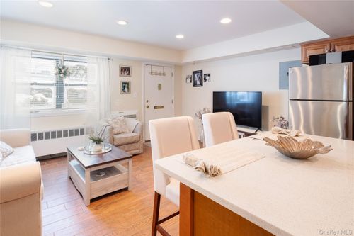 a1g-50 West St, Harrison, NY, 10528-4000 | Card Image