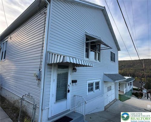 124 S Hazard St, Nesquehoning, PA, 18240-1600 | Card Image