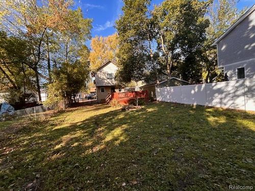 2411 Pine Lake Ave, Keego Harbor, MI, 48320-1430 | Card Image