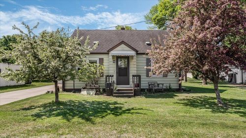 335 Cossairt Ave W, Eden Valley, MN, 55329-1212 | Card Image
