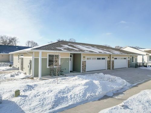 812 Parkside Ln, Charles City, IA, 50616-3450 | Card Image