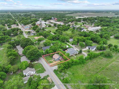 312 E Saunders St, Trenton, TX, 75490-3239 | Card Image
