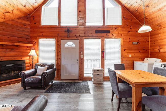 Cabin 1 Main Floor | Image 7