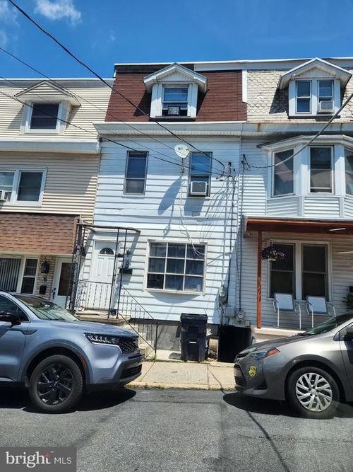 8 S 19th St, POTTSVILLE, PA, 17901-3207 | Card Image