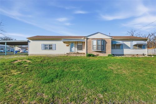 305 22nd Ne, Miami, OK, 74354 | Card Image