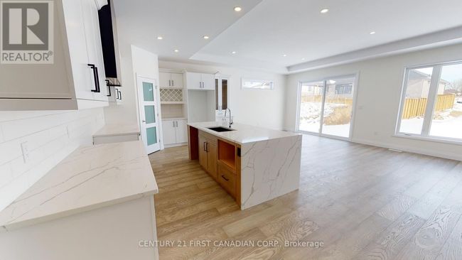 18 Postma Cres, House other with 3 bedrooms, 2 bathrooms and 4 parking in Ailsa Craig ON | Image 7