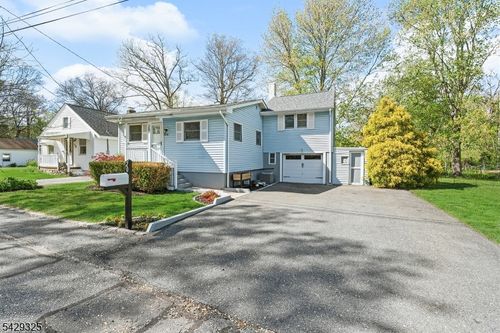 20 Madelyn Ave, West Milford, NJ, 07480-2112 | Card Image