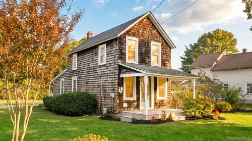 41 Station Road, Brookhaven, NY, 11713 | Card Image