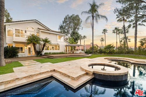 22137 Cairnloch St, Calabasas, CA, 91302-5887 | Card Image