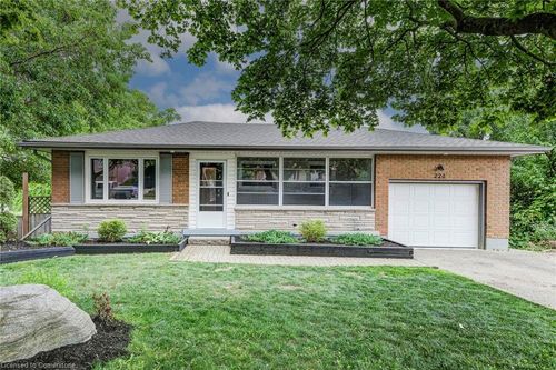 223 Williamsburg Rd, Kitchener, ON, N2E1K8 | Card Image