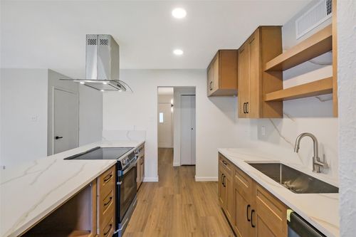 5007 Ridgecreek Dr, Houston, TX, 77053-5215 | Card Image