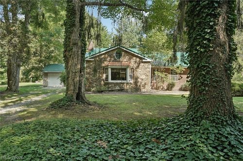 11843 Taylor Wells Rd, Chardon, OH, 44024-8997 | Card Image