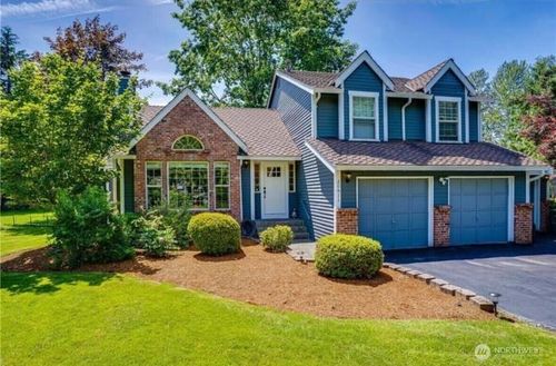 20611 Se 135th St, Issaquah, WA, 98027-8492 | Card Image