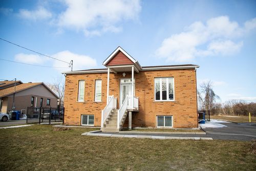 3020 Rue Pacific, Longueuil (Saint-Hubert), QC, J3V1N4 | Card Image