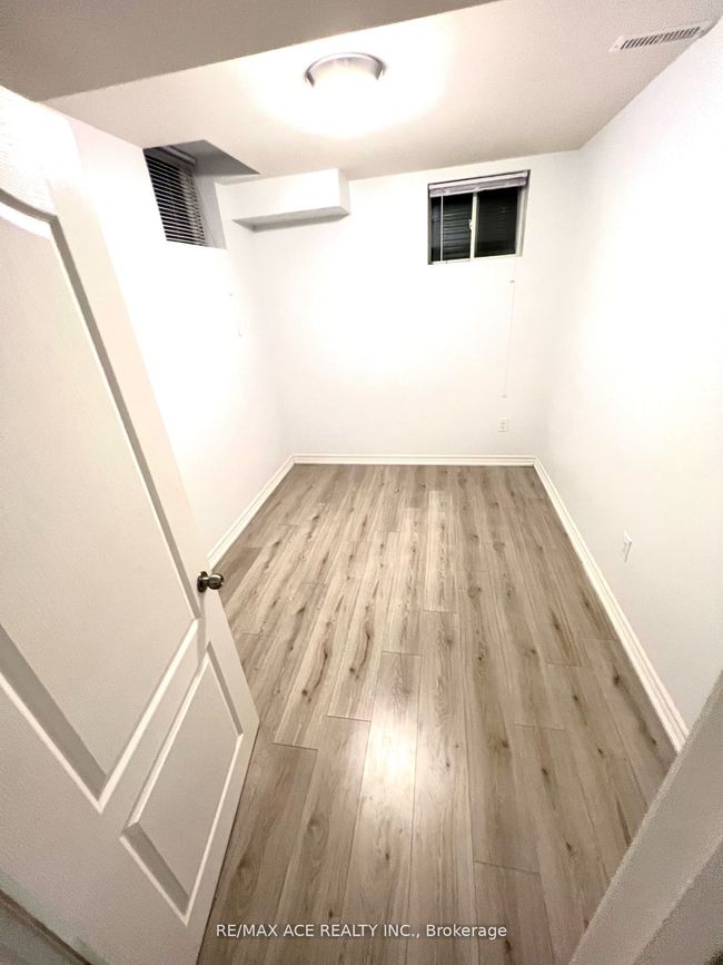BSMT - 39 Gorman Ave, House other with 3 bedrooms, 1 bathrooms and 4 parking in Woodbridge ON | Image 4