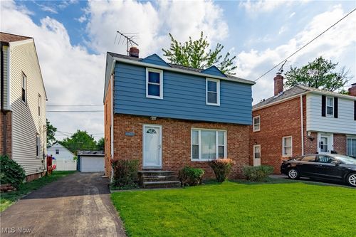 20812 Hillgrove Ave, Maple Heights, OH, 44137-2064 | Card Image