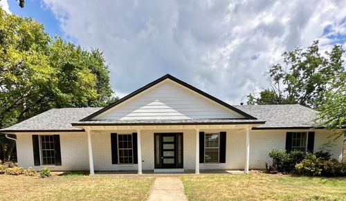 2203 Foxcroft Cir, Denton, TX, 76209-7819 | Card Image