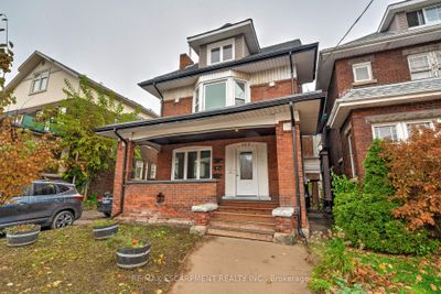 152 Sanford Ave S, Home with 4 bedrooms, 4 bathrooms and 6 parking in Hamilton ON | Image 1